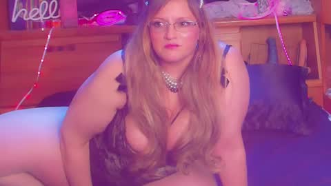 trixstarchik online show from 1, 3, 2025