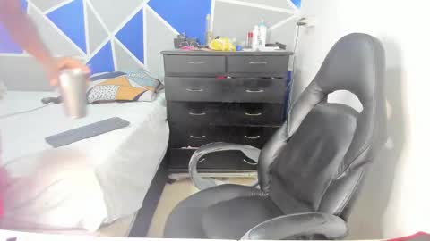 troy_stonee online show from 4, 3, 2026