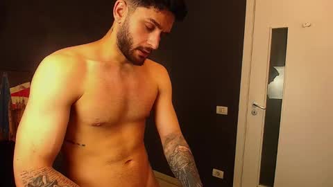 Snapshot of troywade chatting on 17, 5, 2026 TroyWade online show from 17, 5, 2026