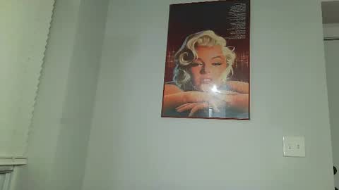 Amber White online show from 5, 1, 2025