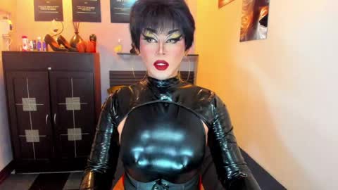 Snapshot of tsmamahmerslove chatting on 20, 5, 2026 Nicoleeee online show from 20, 5, 2026