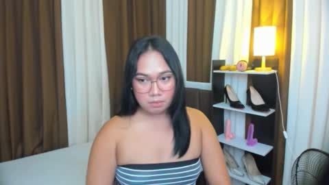 Karen Oquio online show from 25, 9, 2025