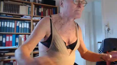 FINN but call me NANNA online show from 14, 11, 2025