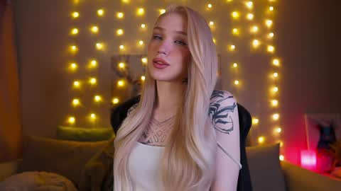Snapshot of twiinkie_pie chatting on 2, 2, 2025 Maria 3 online show from 2, 2, 2025