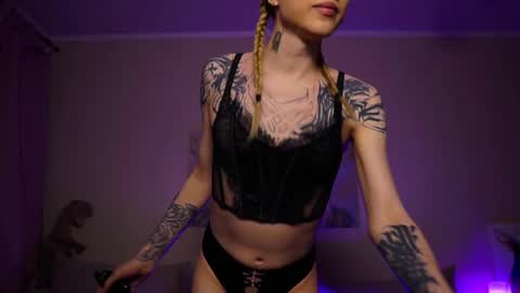 Snapshot of twiinkie_pie chatting on 23, 9, 2025 Maria 3 online show from 23, 9, 2025