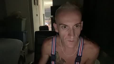 Snapshot of twinkguys25 chatting on 5, 8, 2026 twinkguys25 online show from 5, 8, 2026