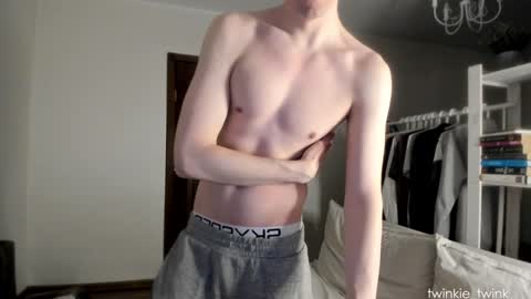 Snapshot of twinkie_twink chatting on 15, 12, 2024 Andy online show from 15, 12, 2024