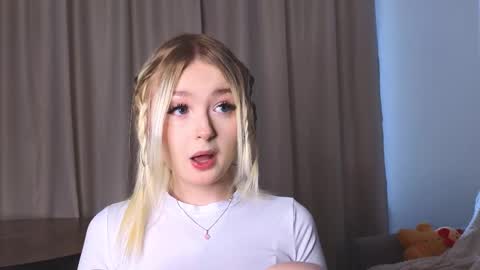 twinklefluff online show from 4, 2, 2026