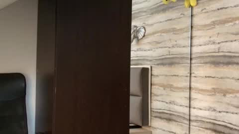 twinslovers_ online show from 8, 1, 2026