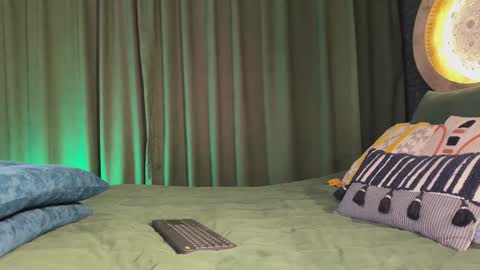    Guys Help us get more thumbs up.  Show your love its important to us online show from 4, 3, 2025