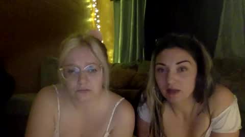 Snapshot of two_broke_girlz chatting on 3, 4, 2026 two_broke_girlz online show from 3, 4, 2026