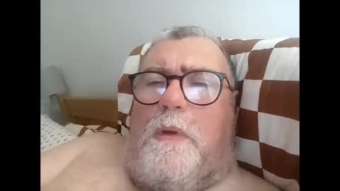 Snapshot of twohats2810 chatting on 6, 6, 2026 twohats2810 online show from 6, 6, 2026