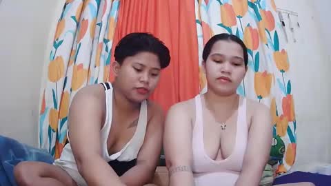 Snapshot of twowetcuties chatting on 8, 2, 2025 Lyn and lea online show from 8, 2, 2025