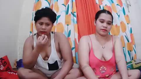 Snapshot of twowetcuties chatting on 12, 2, 2025 Lyn and lea online show from 12, 2, 2025