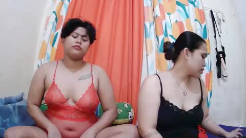 Snapshot of twowetcuties chatting on 18, 2, 2025 Lyn and lea online show from 18, 2, 2025
