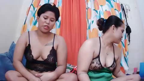 Snapshot of twowetcuties chatting on 20, 2, 2025 Lyn and lea online show from 20, 2, 2025