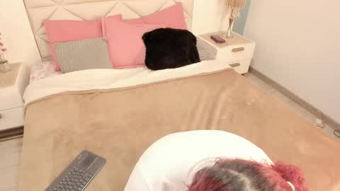 Twiggy online show from 14, 10, 2025