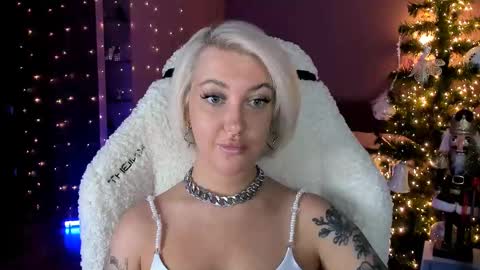 Snapshot of tykioty_miley chatting on 21, 12, 2024 Miley online show from 21, 12, 2024