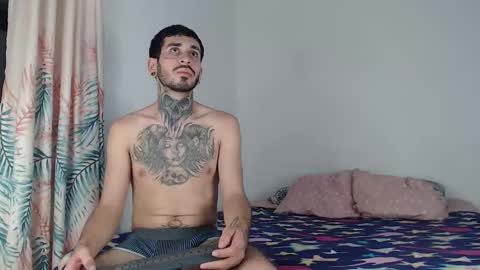 Snapshot of tyler_y_luna chatting on 19, 12, 2025 Tyler y Luna online show from 19, 12, 2025