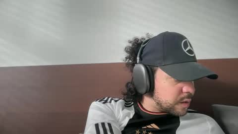 Tyleruzi online show from 15, 1, 2025