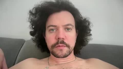 Tyleruzi online show from 6, 2, 2025