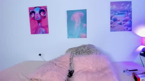 tyra   online show from 23, 10, 2025