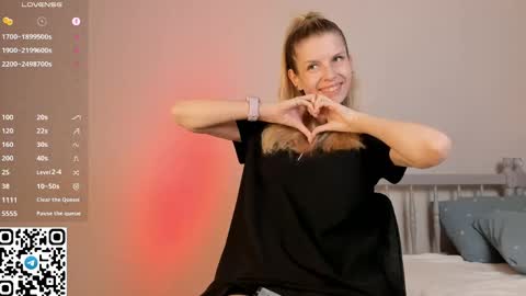 Snapshot of tyty_pupu chatting on 19, 5, 2026 Christine 3 Next broadcast tomorrow at 2100 GMT 5 online show from 19, 5, 2026