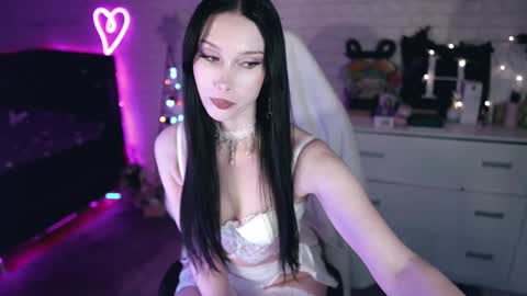 Izzy    online show from 15, 12, 2024