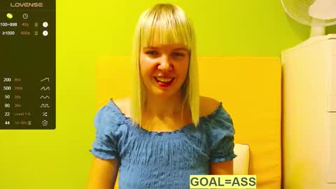 Snapshot of ultra_meow chatting on 18, 12, 2025 Roxy online show from 18, 12, 2025