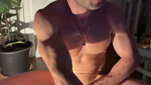 Um CM online show from 19, 4, 2026