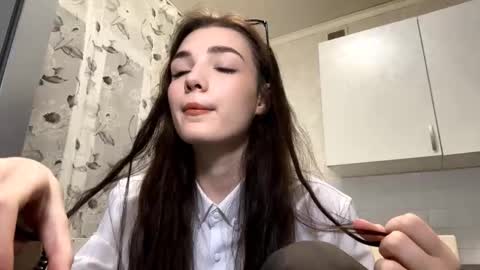 Snapshot of unaberto chatting on 18, 12, 2025 Isobelle lisi online show from 18, 12, 2025