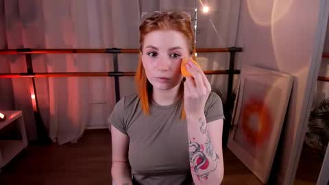 Snapshot of unicent chatting on 4, 3, 2025 Call me Mira thumbs up its make me happy online show from 4, 3, 2025