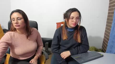 Snapshot of until_wet chatting on 4, 3, 2025 Kary and jhoa online show from 4, 3, 2025
