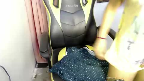 ur_small_girl online show from 6, 11, 2025