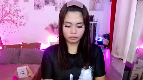 Snapshot of ur_ultimatedreamgirlxoxo chatting on 19, 5, 2026 HelloIm Girly online show from 19, 5, 2026