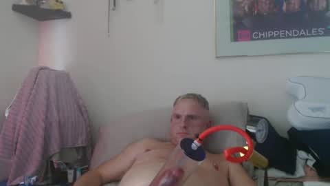 Snapshot of urbancowboy78 chatting on 3, 10, 2025 urbancowboy78 online show from 3, 10, 2025