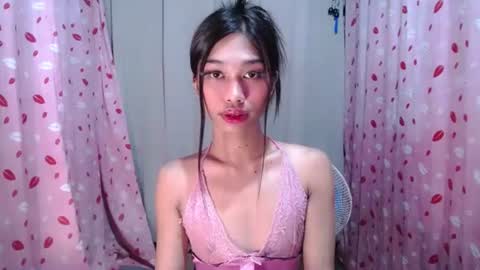 urloverjasmine_xx online show from 26, 3, 2026