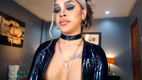 UrMajestyTyra online show from 17, 12, 2024