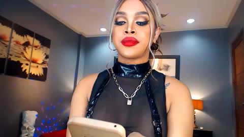 UrMajestyTyra online show from 18, 12, 2024