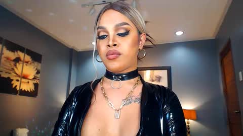 UrMajestyTyra online show from 23, 12, 2024