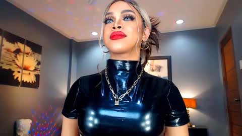 UrMajestyTyra online show from 25, 12, 2024