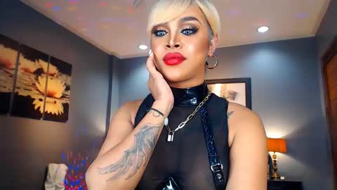 UrMajestyTyra online show from 6, 1, 2025