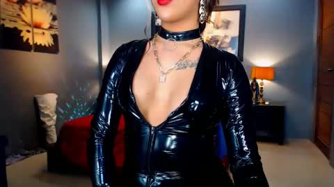UrMajestyTyra online show from 7, 1, 2025