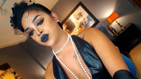 UrMajestyTyra online show from 11, 10, 2025