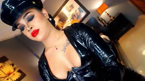 UrMajestyTyra online show from 28, 10, 2025