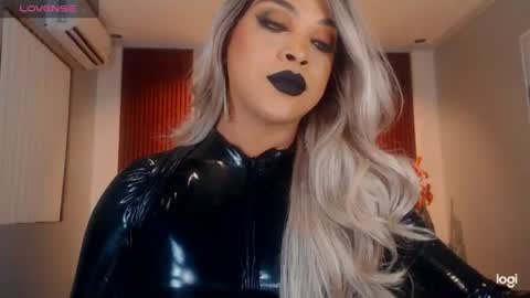 Snapshot of urmajestytyra chatting on 12, 6, 2026 UrMajestyTyra online show from 12, 6, 2026