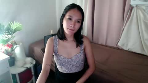 Snapshot of urpinayaureen04 chatting on 29, 11, 2025 Petite hennesy online show from 29, 11, 2025