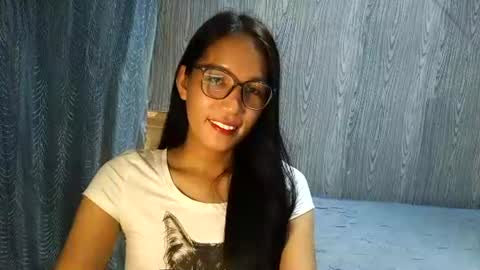 Snapshot of urpinaylovelyjuliaxxx chatting on 9, 6, 2026 queen julia not into CHEAPGUY online show from 9, 6, 2026