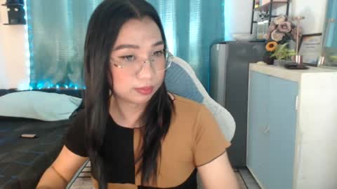 Ashley Kate Mateo Gray online show from 4, 8, 2026