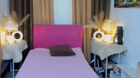 urwildest_margaret online show from 4, 12, 2025